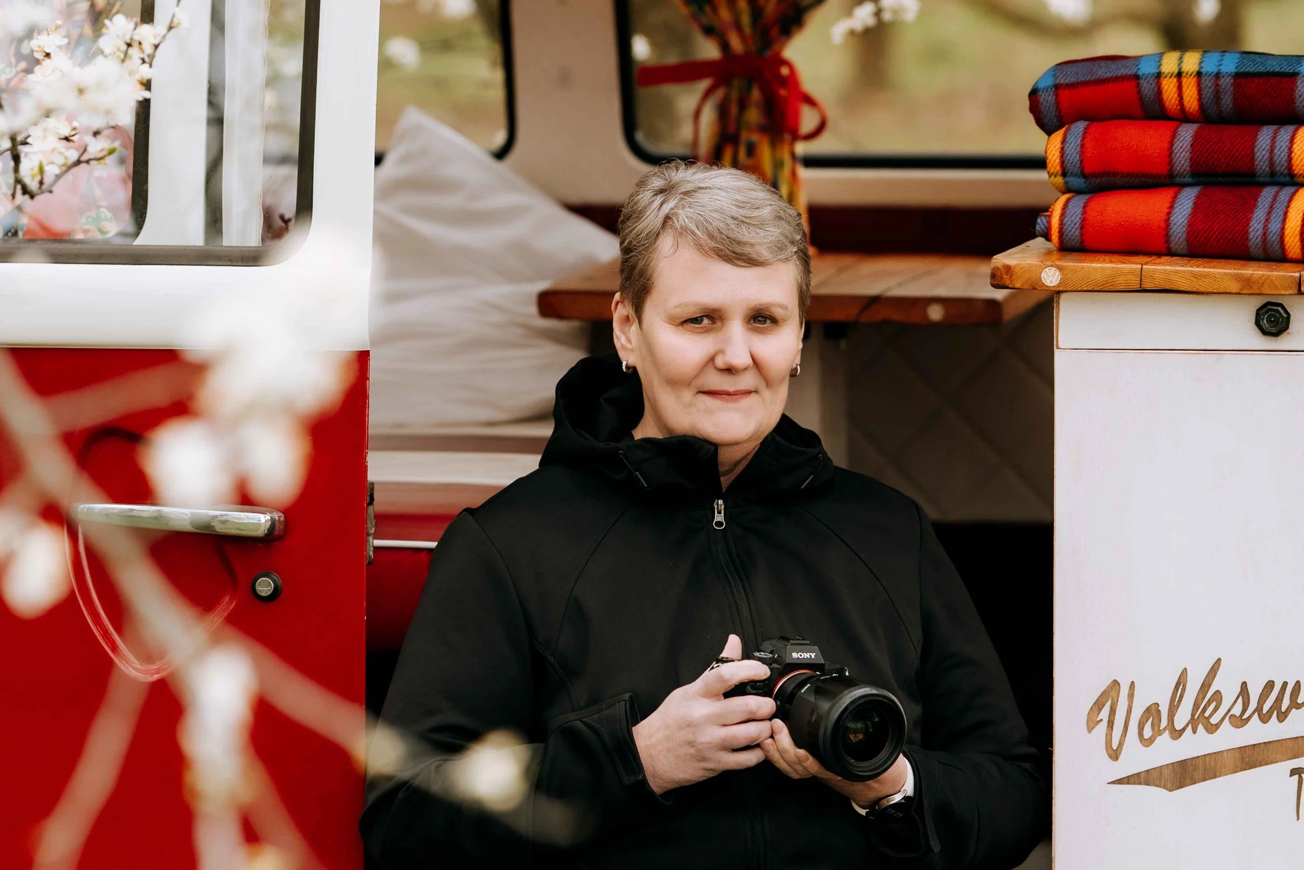 Fotografka Dana Korseltová s fotoaparáte